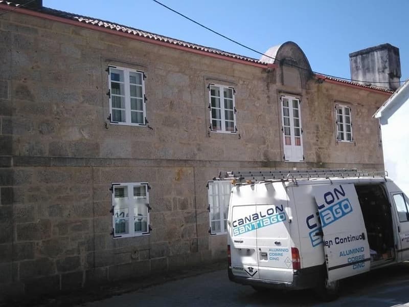 Contacto con Canalón Santiago, empresa de canalones en Santiago de Compostela