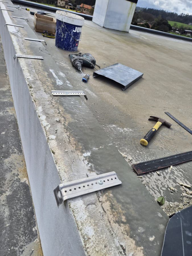Trabajo de instalación de cubiertas en Santiago 5