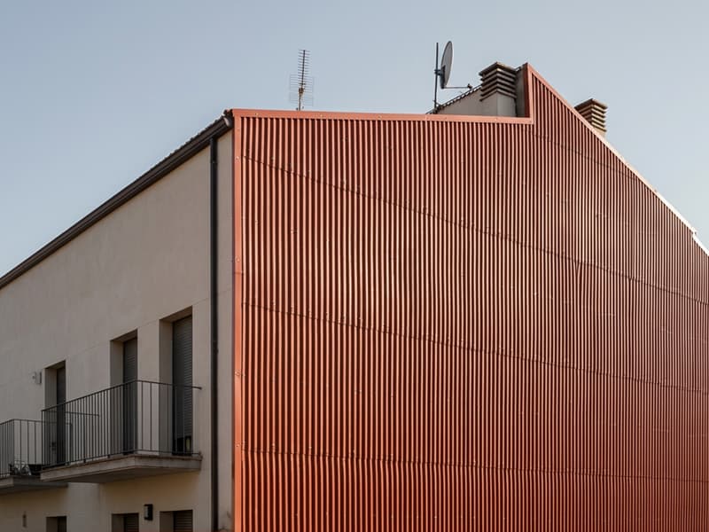 Fachada de onduline en Santiago