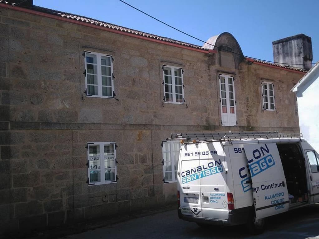 Fabricación e instalación a medida de canalones, fachadas y cubiertas en Santiago